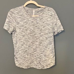 Lululemon Short Sleeve Size 4 Workout Top